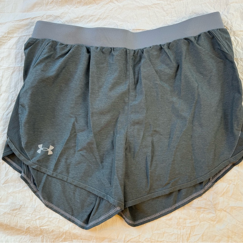 New w/o tags women’s Under Armour running shorts sz M